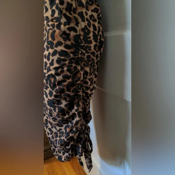 Super sexy chic leopard print asymmetrical dress 🐆 - Picture 7 of 12